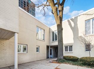 982 S Park Ter, Chicago, IL 60605