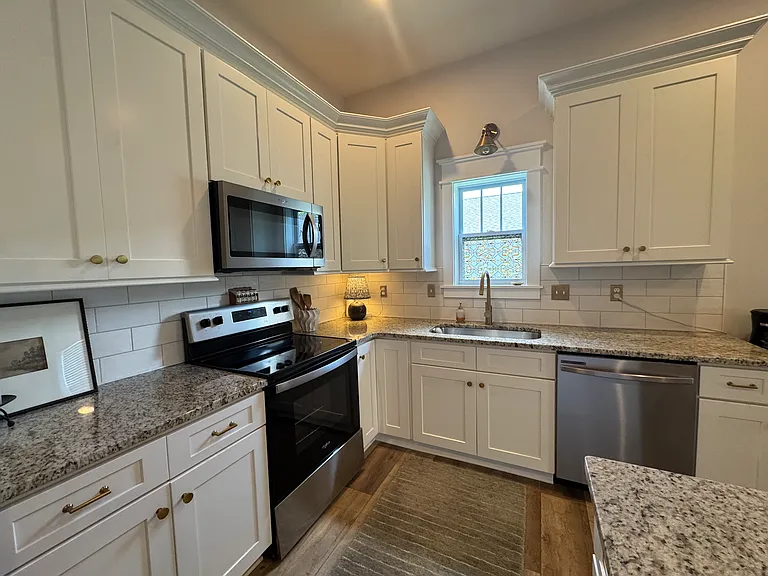 2102 Bernhurst Dr — Photo 9