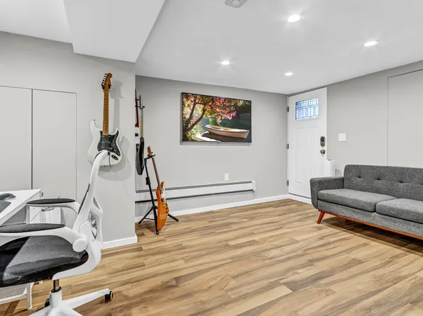 207 Huntington Street image 36 of 43