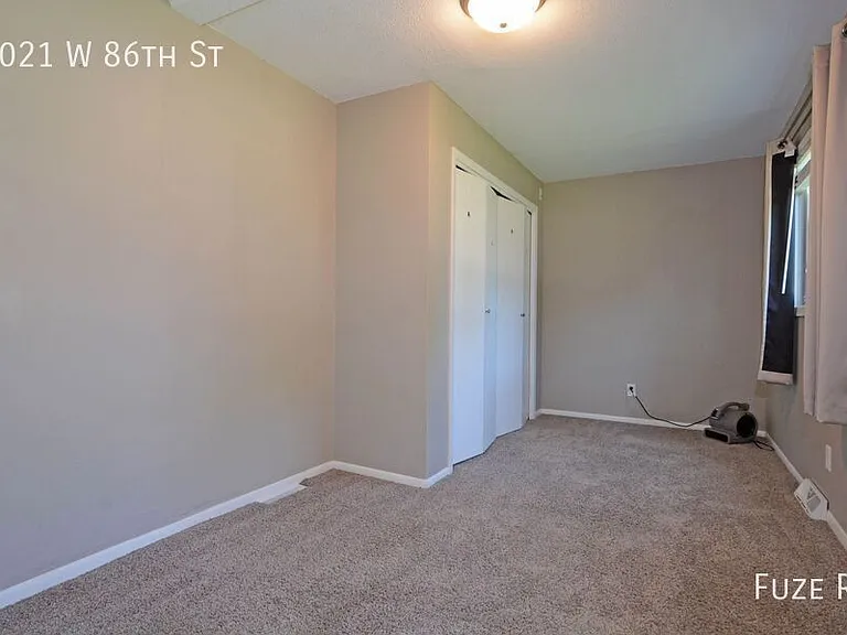 1021 W 86th St — Photo 11