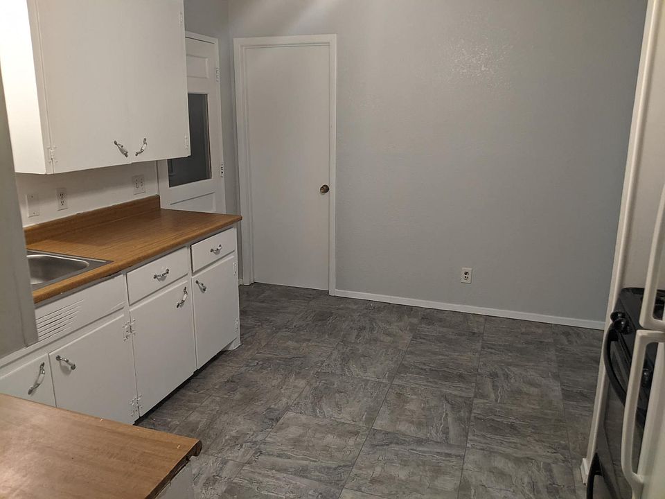 1st image of 229 E Plaza Dr