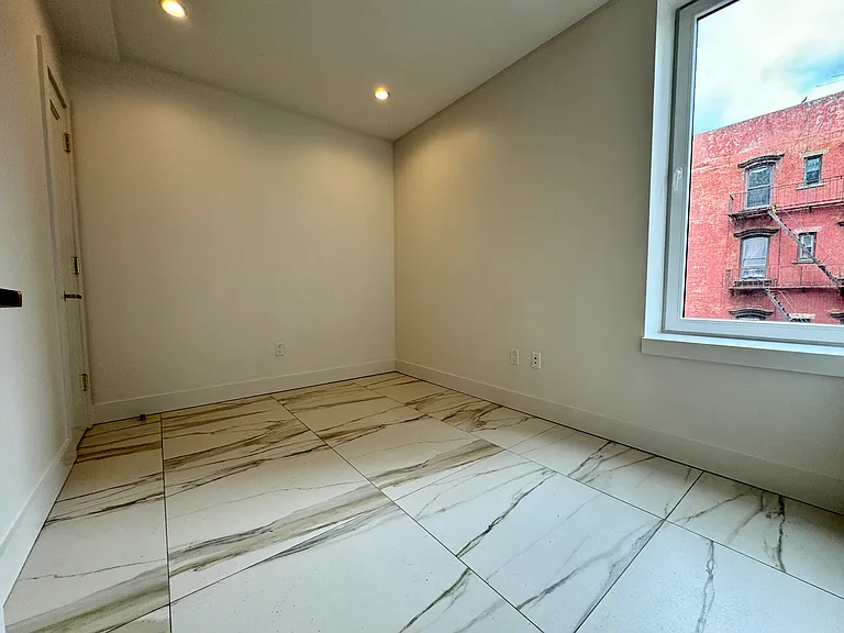 152 Boerum St #3B — Photo 4