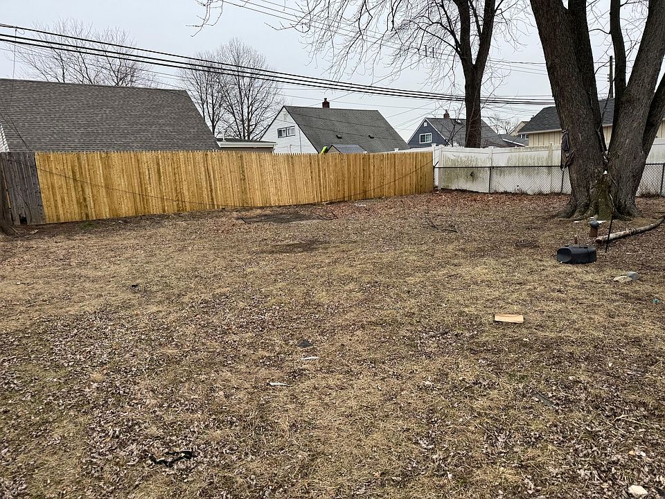 2nd image of 20 Great Oak Rd