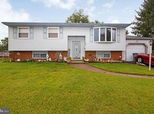 15 Eaton Cir, Laurel Springs, NJ 08021