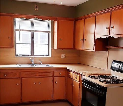 2nd image of 5707 Warwick Dr