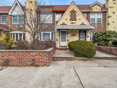 4711 189th St, Flushing, NY, 11358