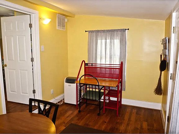 5th image of 310 Roselane St