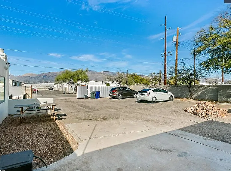 3402 E Kleindale Rd — Photo 21