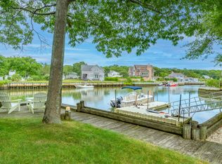 27B W Tiana Rd, Hampton Bays, NY 11946