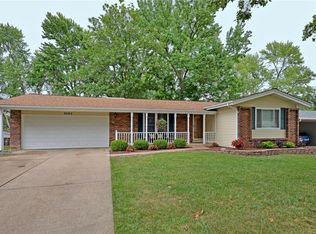 2562 Wesglen Estates Dr, Maryland Heights, MO 63043