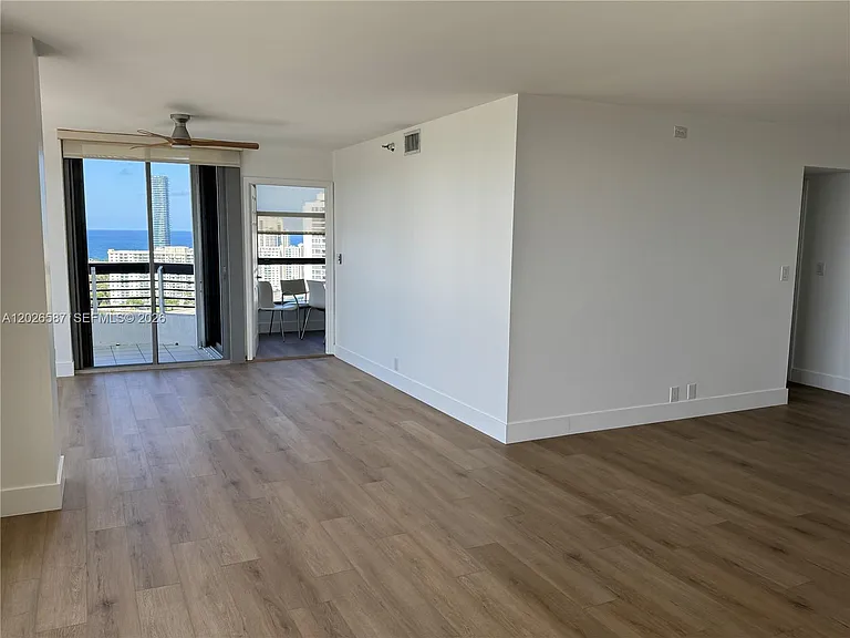 3530 Mystic Pointe Dr #2709 — Photo 11