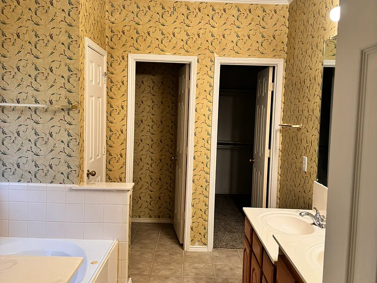 304 Patricia Ln — Photo 13