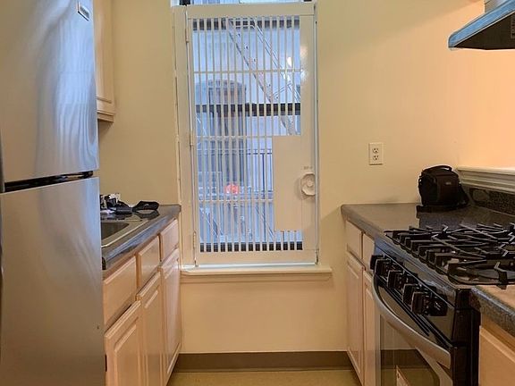 3rd image of 213 W 111th St APT 8