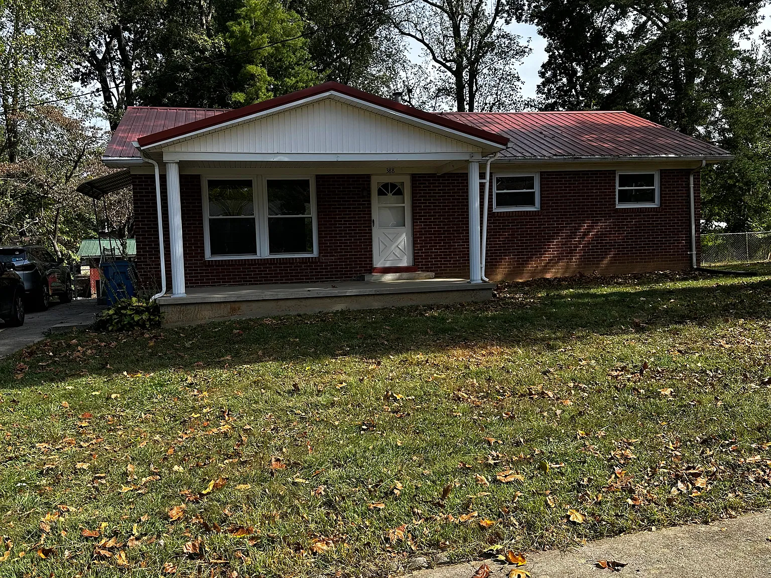 5 bed, 1.5 bath, 1400 sqft, $1,500 — Photo 1