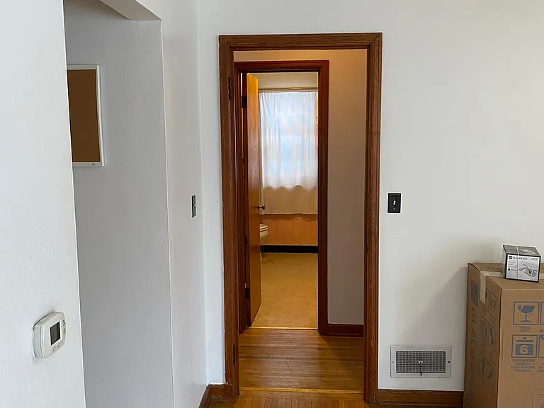 608 S Locust St — Photo 8
