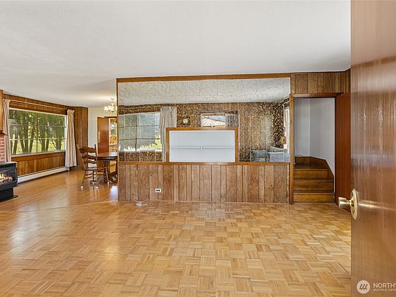 3rd image of 107 W Montana Avenue