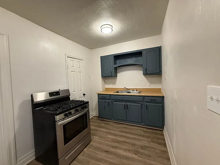 800 East Dr — Photo 6