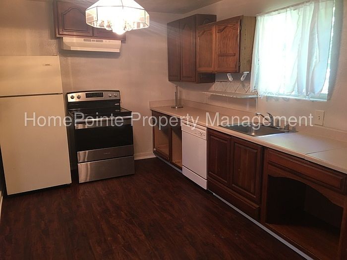 2nd image of 326 Earl Ave