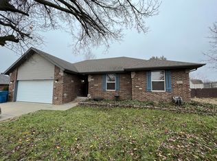 703 S Cedarwood Ct, Nixa, MO 65714