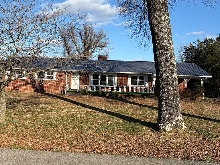 995 Walnut Hill Rd — Photo 1