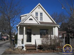 908 SW 4th St, Topeka, KS 66606