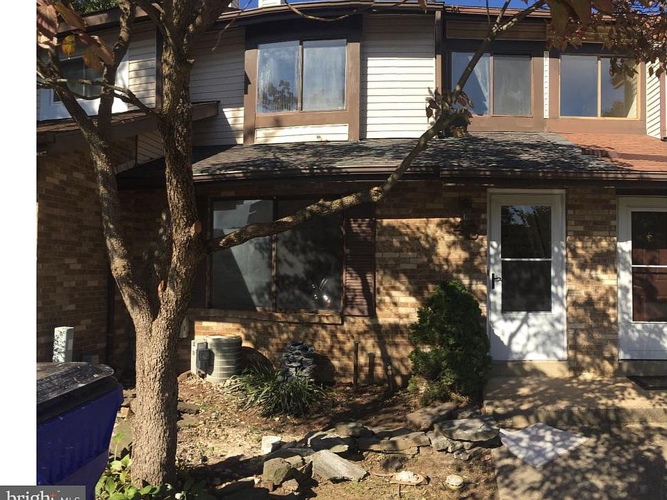 1st image of 48 Bohemia Dr