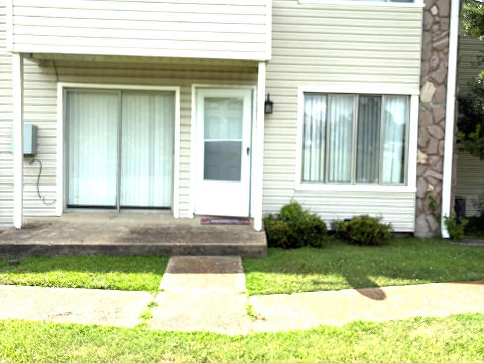 1st image of 810 Bellevue Rd APT 120