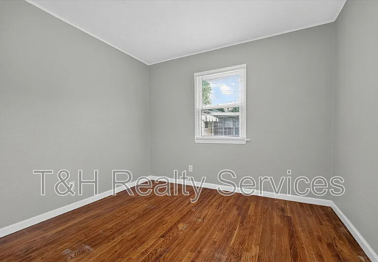 1819 Knox St — Photo 20