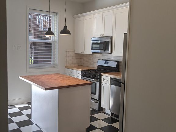 4th image of 2631 N Sacramento Ave #1