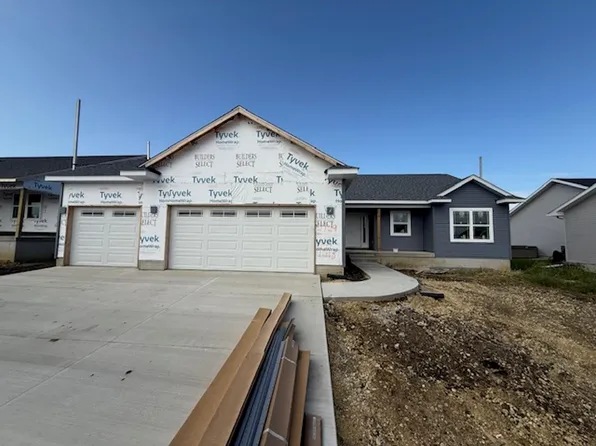 2729 Amber Valley Rd, Cedar Falls, IA 50613
