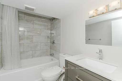 240 Wellington St E — Photo 6