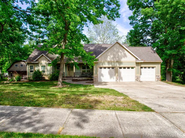 2135 Hilltop View Dr, Dorr, MI 49323
