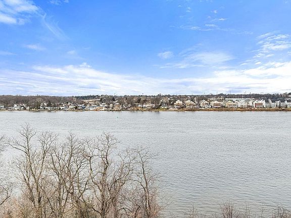 5th image of 22 River Ln