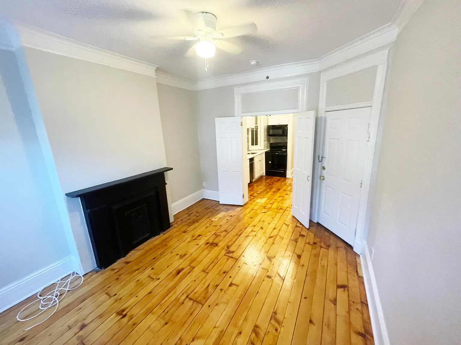 1 bed, 900 sqft, $2,975 — Photo 3
