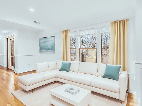 3rd image of 56 Belmont St #Penthouse 3