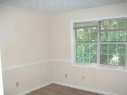 2090 Hollywood Dr — Photo 9