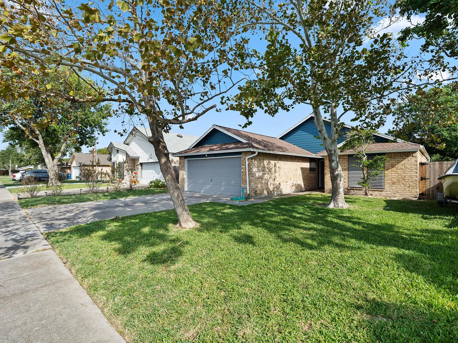 3 bed, 1419 sqft, $2,095 — Photo 3