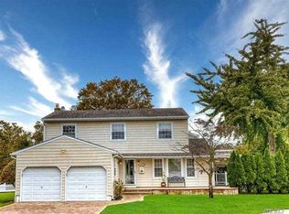 2245 Laura Ct, Merrick, NY 11566