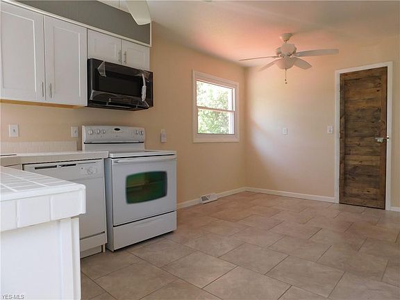 5th image of 25 Dewhurst Ave