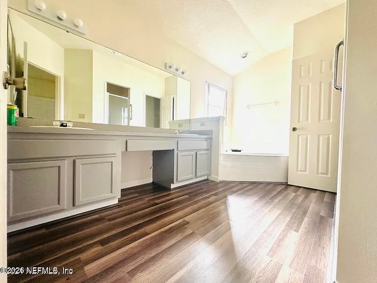 543 Charles Pinckney St — Photo 11