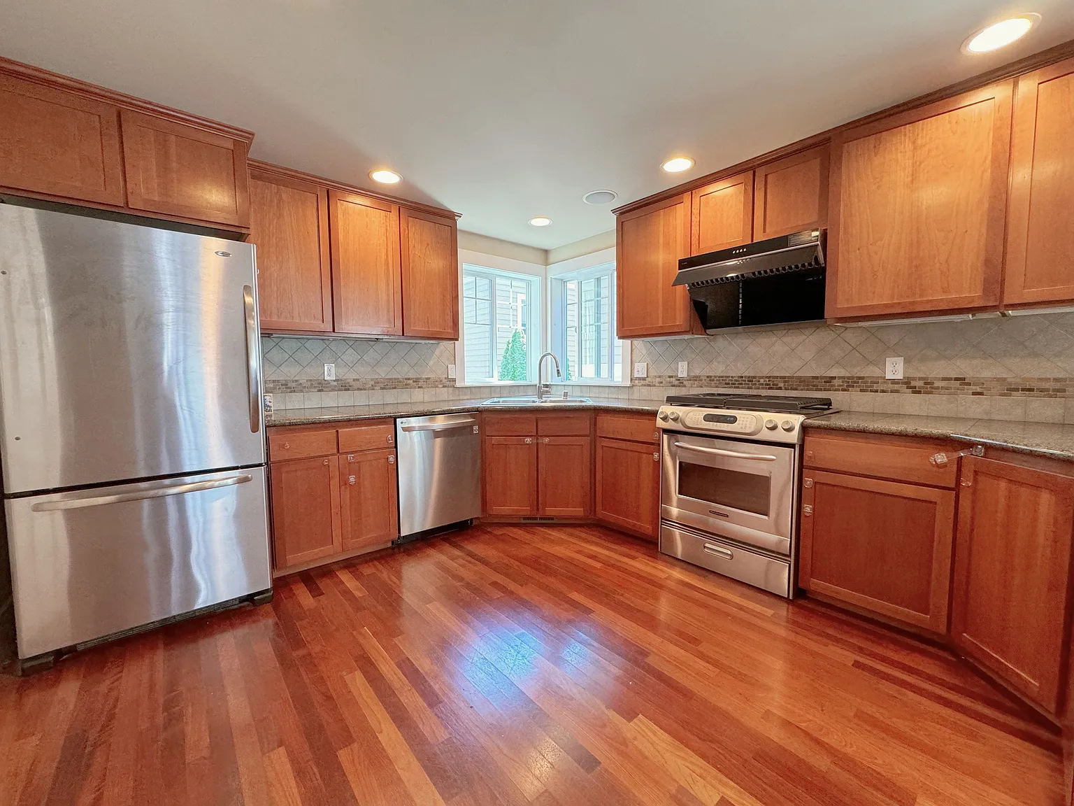 2 bed, 1500 sqft, $4,000 — Photo 4