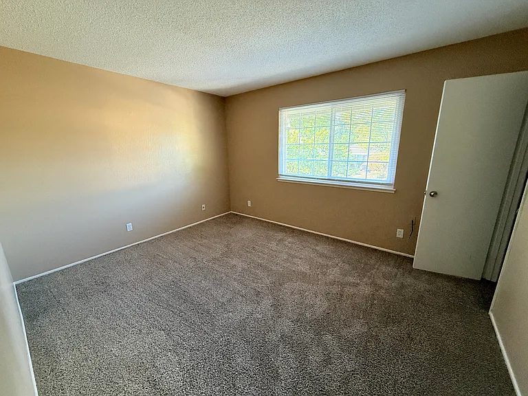 6881 Kettering Cir — Photo 28