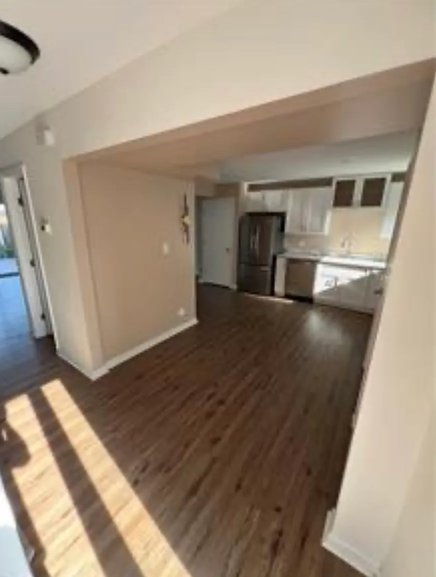 3 bed, 2.5 bath, 1400 sqft, $1,900 — Photo 2