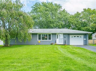 96 Meadowbriar Rd, Rochester, NY 14616