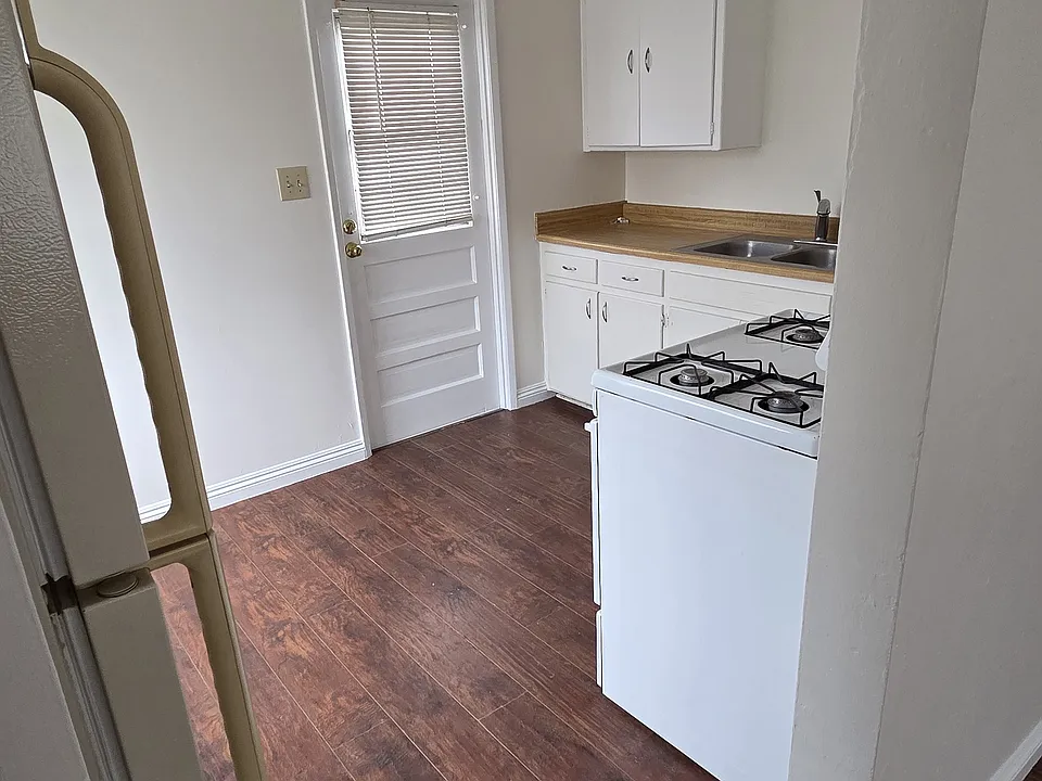kitchen entrance; door to backlot