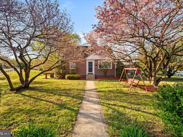 924 Village Rd, Folsom, PA 19033