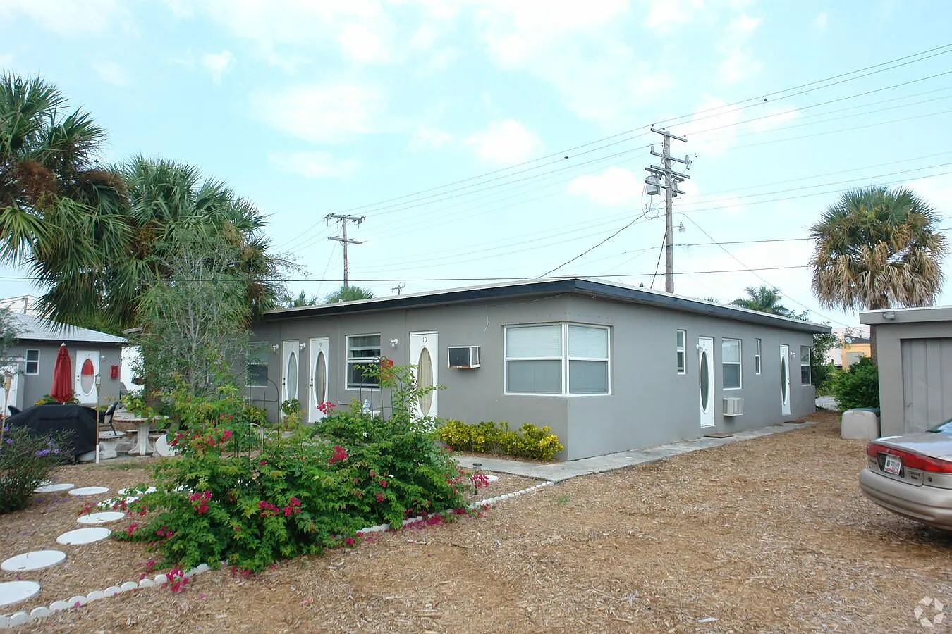 Studio, 200 sqft, $1,050 — Photo 2