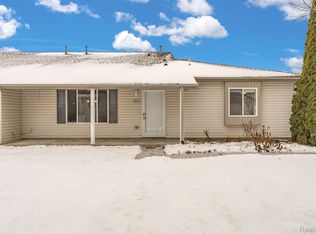 9447 Forestview Cir, Grand Blanc, MI 48439