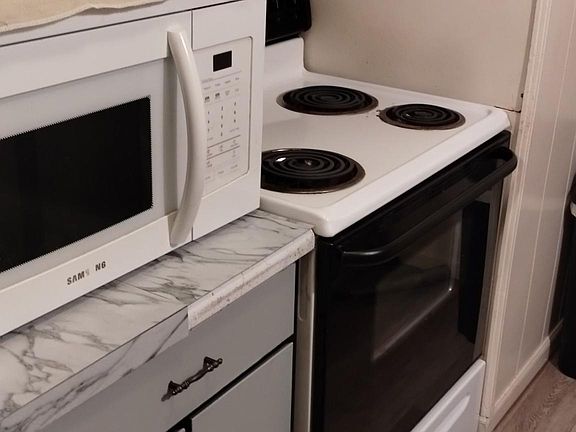 2nd image of 110 Southpark Ct