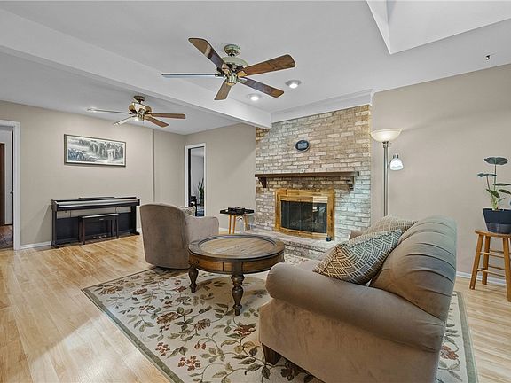 4th image of 21 Hidden Creek Cir